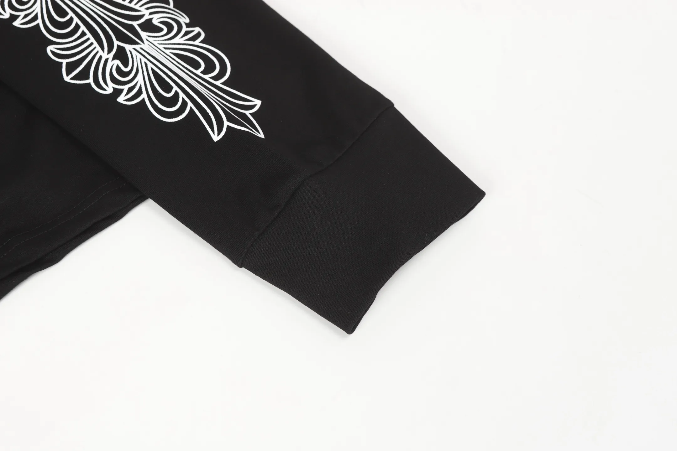 P150 -Chrome Hearts/Chrome Hearts 23ss scroll simple Sanskrit letters popular long-sleeved T-shirt -High weight, high density and high quality. The wool is soft, delicate and skin-friendly. It feels soft and silky. It has excellent warmth and skin-friendly properties.